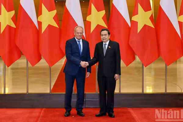 Chủ tịch Quốc hội Trần Thanh Mẫn và Thủ tướng Cộng hòa Ba Lan Donald Tusk. (Ảnh: THỦY NGUYÊN)
