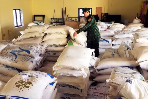 Tang vật là đường kính do Đồn Biên phòng Cửa khẩu quốc tế Lao Bảo bắt giữ chờ xử lý. (Ảnh: Biên phòng Quảng Trị)