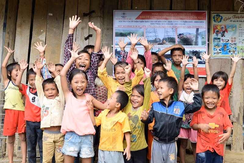 Các em nhỏ tại điểm trường Hát Khoang, xã Mường Mùn, tỉnh Điện Biên. (Ảnh: Thuỷ Nguyên) 