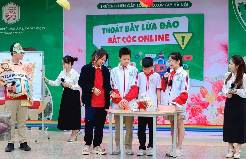 Chăm lo, bảo vệ thế hệ trẻ thông qua giáo dục kỹ năng sống và an toàn số.