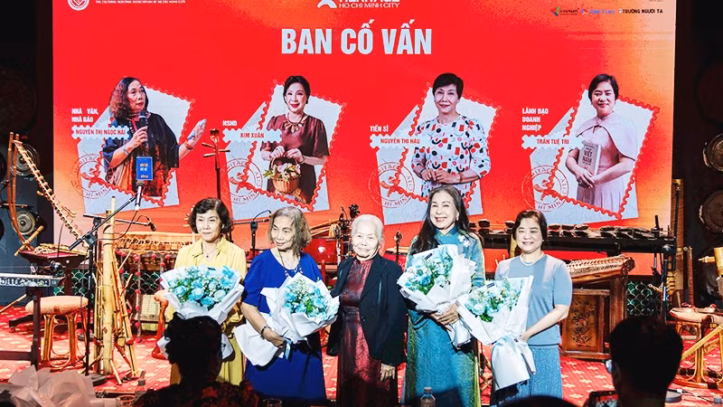 TS Nguyễn Thị Hậu (bên trái) tham gia ban cố vấn Dự án Heritage Ho Chi Minh City của Hội Di sản Văn hóa TP Hồ Chí Minh.
