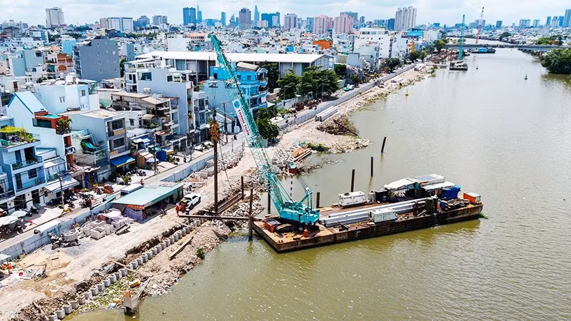 Dự án nạo vét, cải tạo môi trường bờ bắc kênh Đôi đang cấp tập thi công về đích.