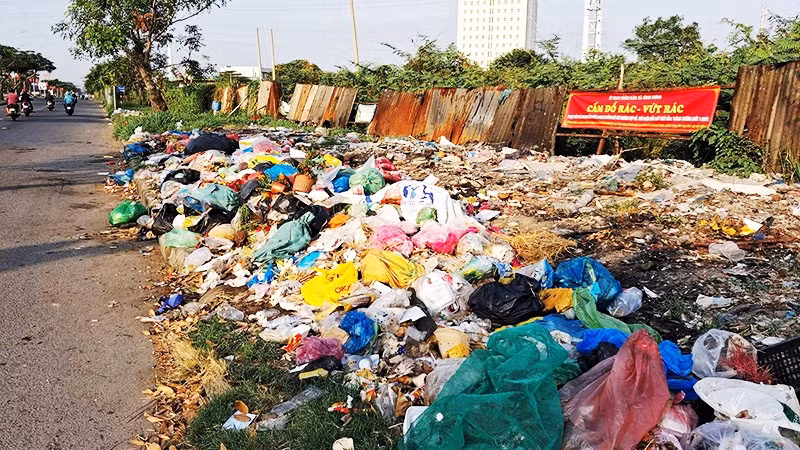 Nhếch nhác bãi rác tự phát
