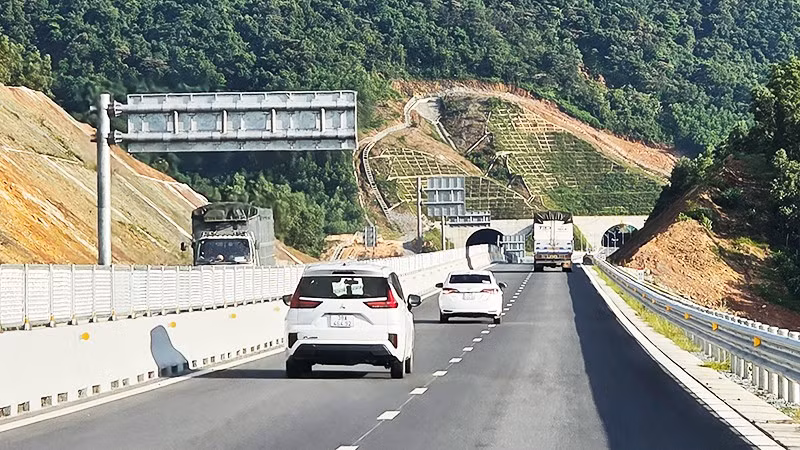 Rà soát quy định về khoảng cách an toàn trên cao tốc