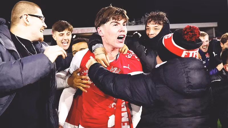 Arsenal ngã đau