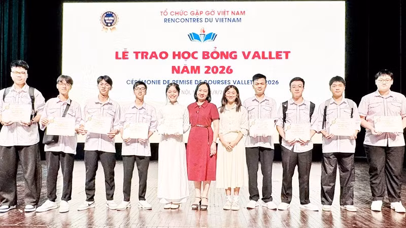 “Gặp gỡ Việt Nam” trao học bổng Vallet 