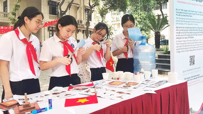 Nhà trường nên tăng cường phối hợp với các cơ quan, đơn vị tổ chức cho học sinh trải nghiệm, tham dự các sự kiện văn hóa. Ảnh: QUANG HƯNG