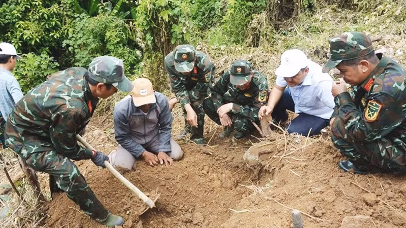 Đội K51, Bộ Chỉ huy Quân sự tỉnh Đắk Lắk phối hợp với chính quyền xã Cư Prao tổ chức tìm kiếm hài cốt liệt sĩ tại khu vực núi Cư Prao.