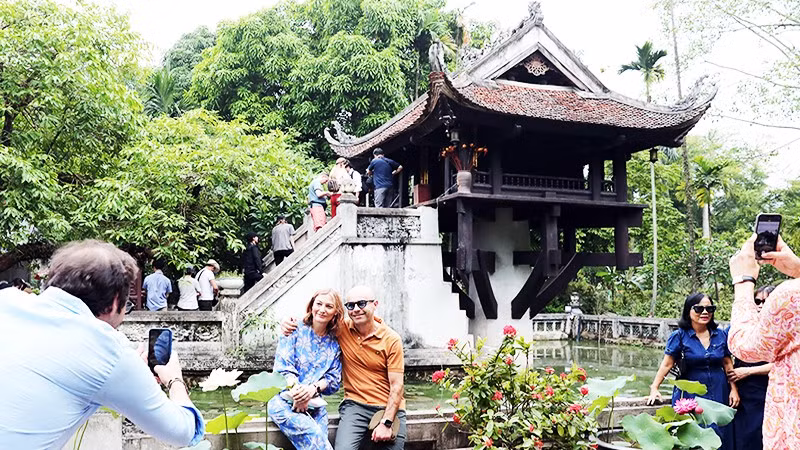 Chính sách miễn visa mở rộng giúp du khách quốc tế có thêm thời gian trải nghiệm văn hóa, thắng cảnh và di sản Việt Nam. Ảnh: MINH LÊ