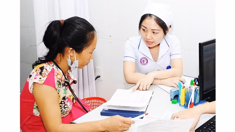Nhiều chính sách mới liên quan đến BHYT được triển khai nhằm tăng quyền lợi cho người tham gia. Ảnh: NAM NGUYỄN