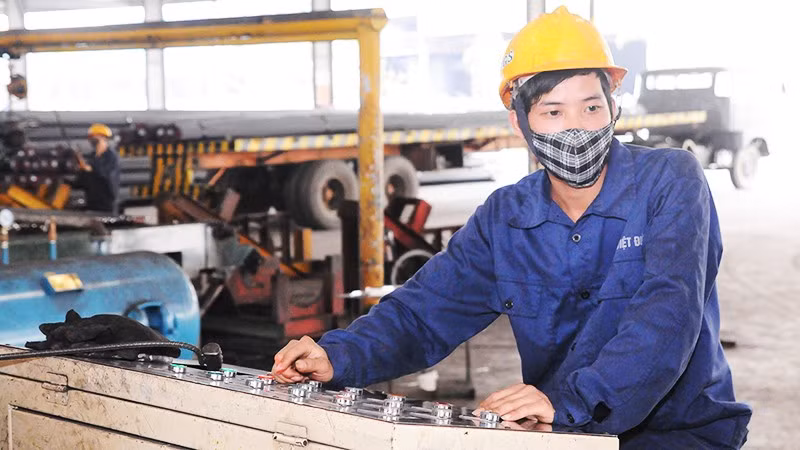 Tâm lý e ngại rủi ro thể chế còn có thể khiến doanh nghiệp thu hẹp quy mô đầu tư. Ảnh: BẮC SƠN