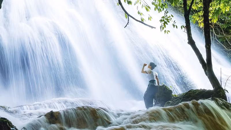 Theo dòng thác đổ trên cao nguyên Sìn Hồ