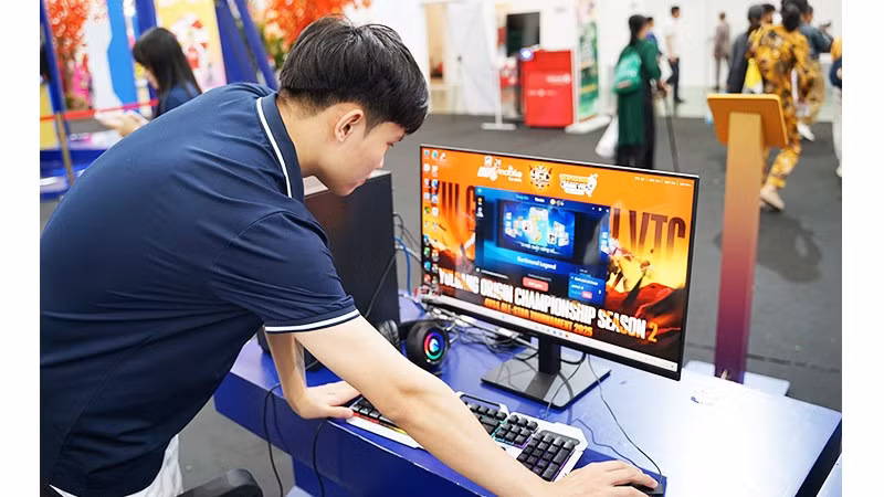Những công cụ mới xuất hiện liên tục khiến kỹ sư lập trình phải cập nhật kỹ năng thường xuyên. Ảnh: NAM ANH