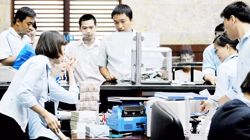 Nhiều ngân hàng thương mại đã công bố các chương trình tín dụng ưu đãi. Ảnh: NAM ANH