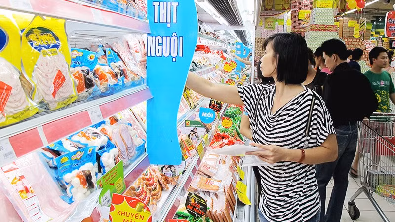Chỉ số giá tiêu dùng bình quân sáu tháng đầu năm 2025 tăng 3,27% so cùng kỳ năm trước. Ảnh: NGUYỆT ANH