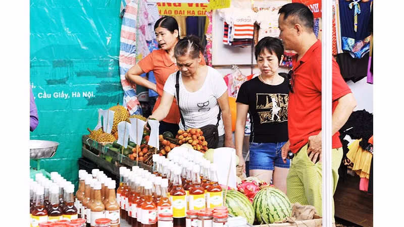 Ngưỡng chịu thuế đang được nhiều hộ kinh doanh nhỏ quan tâm. Ảnh: NGUYỆT ANH