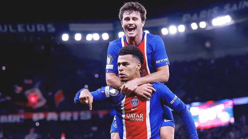 Những sơ hở trong phòng ngự của Barca khiến PSG có chiến thắng 4-2 trên sân nhà.