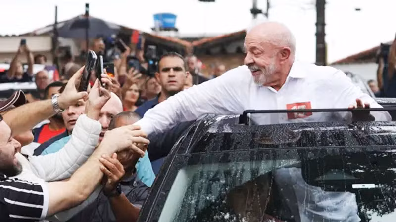 Ông Lula da Silva mừng chiến thắng. Ảnh: SHUTTER STOCK