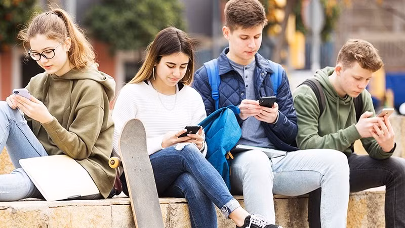 Các nền tảng số bị cáo buộc gây nghiện cho thanh, thiếu niên tại Mỹ. Ảnh: THE CONVERSATION