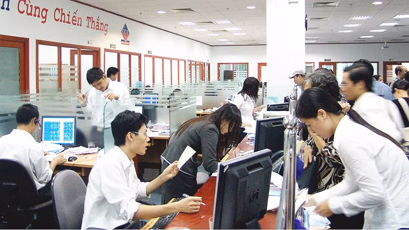 Kết thúc phiên 14/10, VN-Index giảm 14,55 điểm, xuống 1.704,87 điểm. Ảnh: NAM ANH