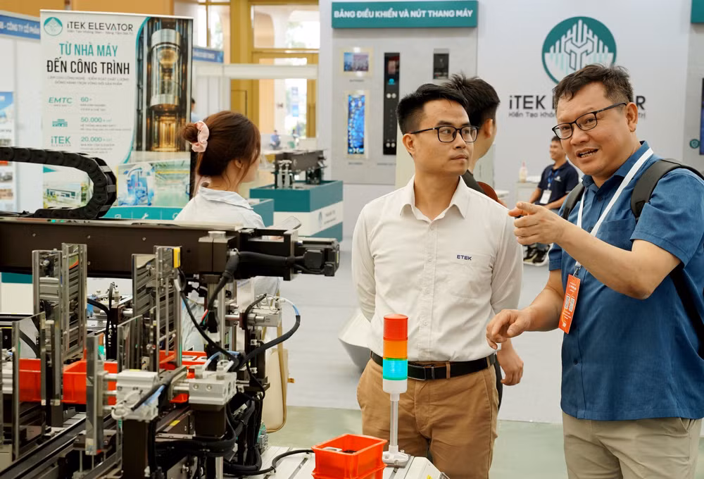 Sản phẩm công nghệ được các doanh nghiệp quan tâm tại Triển lãm công nghệ. Ảnh: NGUYỆT ANH