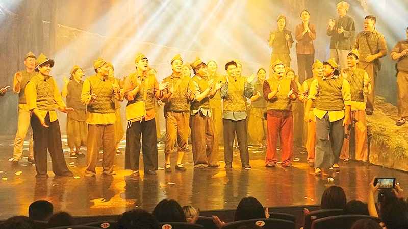 Chào sân “Tuổi thơ dữ dội”