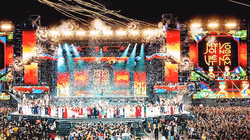Concert của "Anh trai vượt ngàn chông gai" thu hút 50.000 khán giả mỗi đêm.