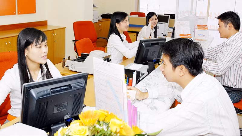 Nhiều ngân hàng dành lượng vốn lớn cho lĩnh vực bất động sản. Ảnh: NAM ANH
