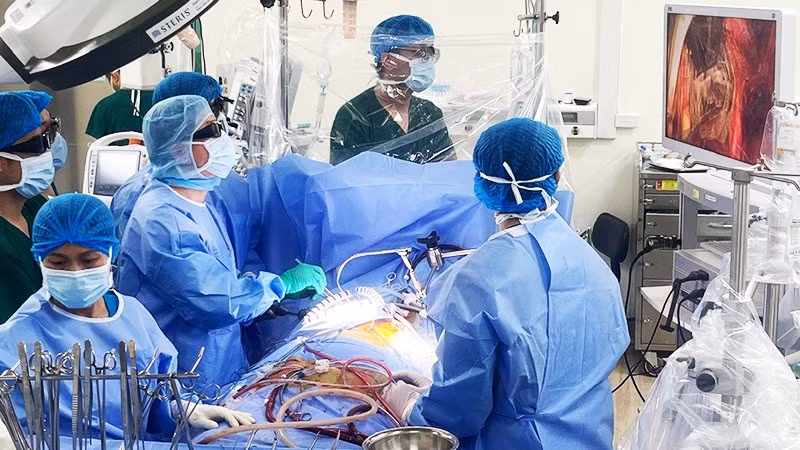 Các bệnh viện áp dụng thêm nhiều kỹ thuật hiện đại nhằm nâng cao chất lượng điều trị. 