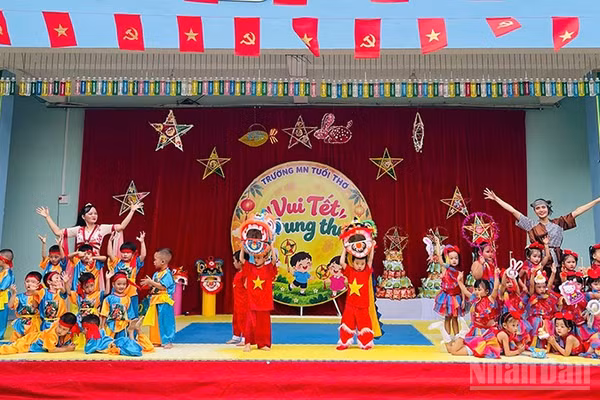 Trường mầm non Tuổi Thơ tổ chức chương trình vui Tết Trung thu. (Ảnh: ANH QUÂN)