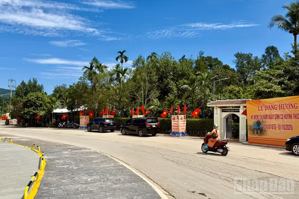 Mọi công tác chuẩn bị cho Lễ dâng hương, dâng hoa nhằm tưởng niệm và tri ân cụ Huỳnh Thúc Kháng bảo đảm tổ chức chu đáo. (Ảnh: QV)
