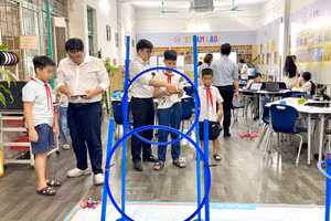 Chương trình giúp học sinh từng bước tiếp cận với những công nghệ mới như: trí tuệ nhân tạo (AI), thực tế ảo, khoa học máy tính, robotics.