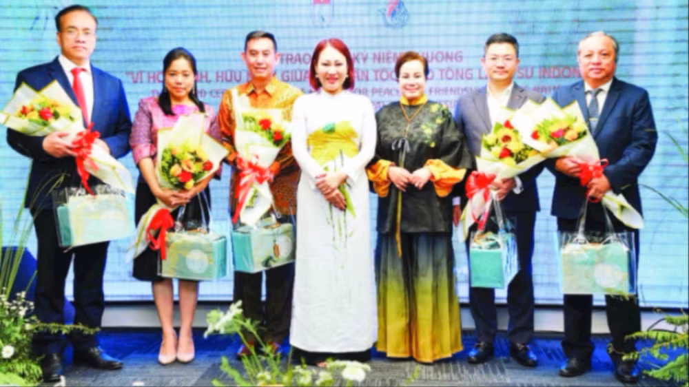 Nhiều đơn vị, cá nhân được khen thưởng do làm tốt công tác kết nối vận động viện trợ từ các tổ chức phi chính phủ nước ngoài trên địa bàn thành phố.
