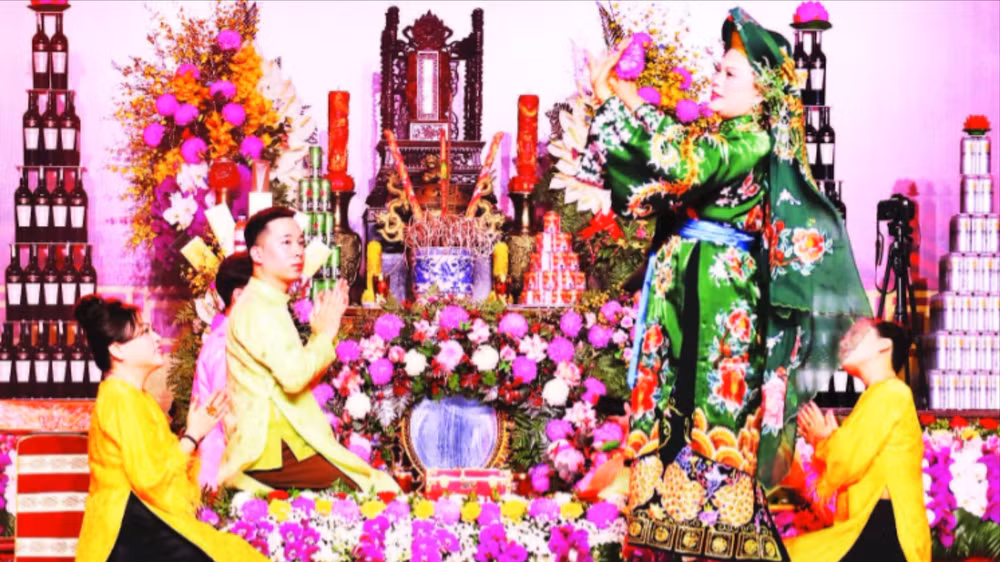 Một cảnh thực hành nghi lễ tín ngưỡng thờ Mẫu tại phường Bắc Sơn.