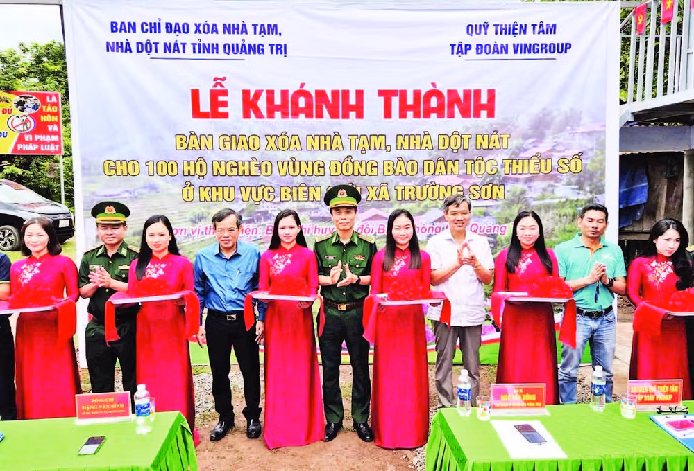 le-khanh-thanh-ban-giao-100-ngoi-nha-moi.jpg