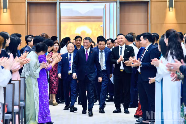 Thủ tướng Chính phủ Lê Minh Hưng tới dự Hội nghị Thường trực Chính phủ với cộng đồng doanh nghiệp. (Ảnh: Thanh Giang)