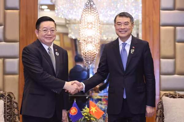 Thủ tướng Chính phủ Lê Minh Hưng tiếp Tổng thư ký ASEAN Kao Kim Hourn. (Ảnh: VGP/Nhật Bắc)