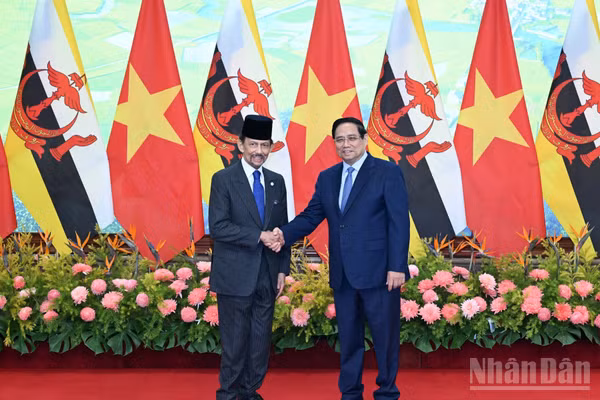 Thủ tướng Chính phủ Phạm Minh Chính và Quốc vương Brunei Darussalam Haji Hassanal Bolkiah. (Ảnh: Trần Hải)