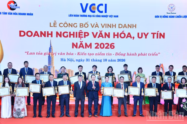Vinh danh Top 30 doanh nghiệp tiêu biểu đạt danh hiệu "Doanh nghiệp văn hóa, uy tín năm 2026". (Ảnh: THANH GIANG) 