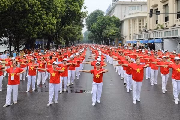 Phát động phong trào “Mỗi người dân lựa chọn ít nhất một môn thể thao phù hợp để tập luyện thường xuyên”. (Ảnh: VGP)