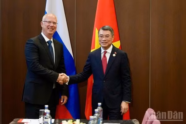 Thủ tướng Chính phủ Lê Minh Hưng tiếp Tổng Giám đốc Quỹ Đầu tư trực tiếp Nga Kirill Dmitriev. (Ảnh: XUÂN HƯNG)