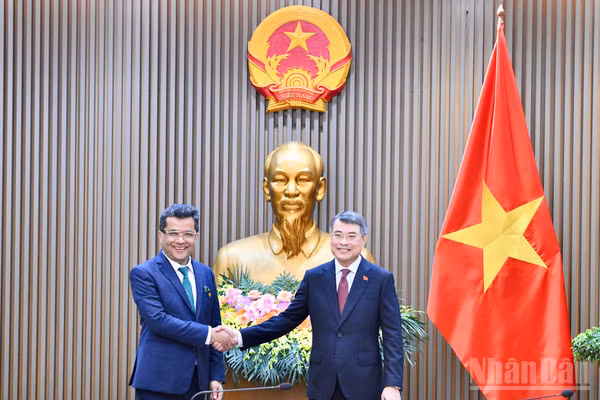 Thủ tướng Chính phủ Lê Minh Hưng và Quốc vụ khanh Ấn Độ. (Ảnh: THANH GIANG)