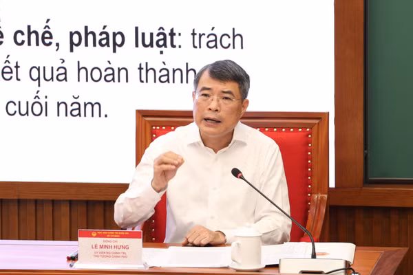 Thủ tướng Chính phủ Lê Minh Hưng trao đổi tại chương trình. (Ảnh: LẠI HOA)