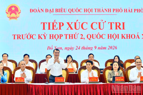 Thủ tướng Chính phủ Lê Minh Hưng chủ trì Hội nghị tiếp xúc cử tri trước Kỳ họp thứ hai, Quốc hội khóa XVI tại Đồ Sơn, thành phố Hải Phòng. (Ảnh: THANH GIANG)