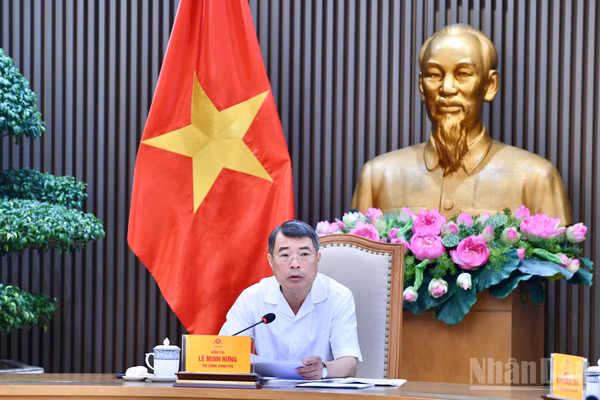 Thủ tướng Chính phủ Lê Minh Hưng chủ trì cuộc họp về cung ứng sách giáo khoa, rà soát chương trình, sách giáo khoa phổ thông. (Ảnh: THANH GIANG)