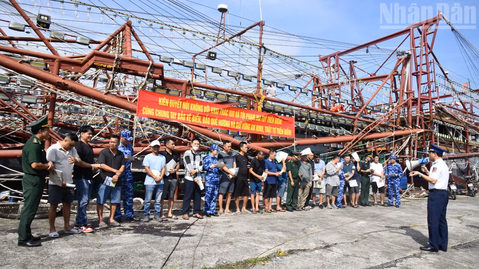 ndo_tr_tuyen-truyen-cac-quy-dinh-cua-phap-luat-ve-chong-khai-thac-iuu-cho-chu-phuong-tien-tau-thuyen-4061.jpg