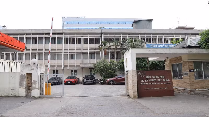 Trung tâm điều hành quan trắc và cảnh báo phóng xạ môi trường do Viện Khoa học và Kỹ thuật hạt nhân phụ trách.