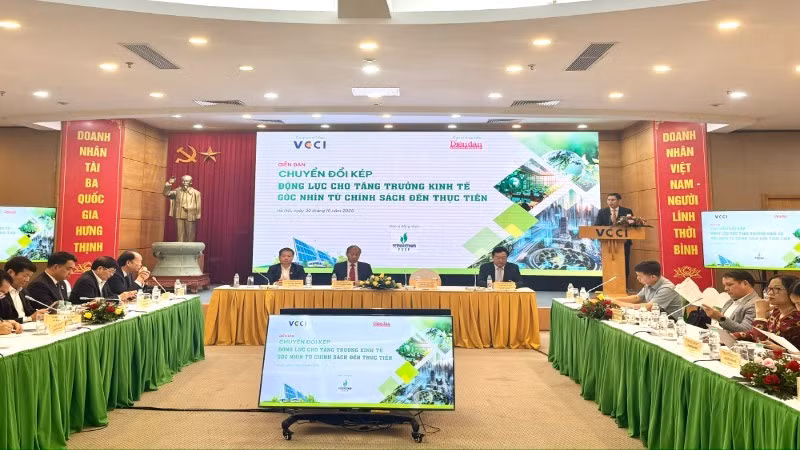 Quang cảnh Diễn đàn.