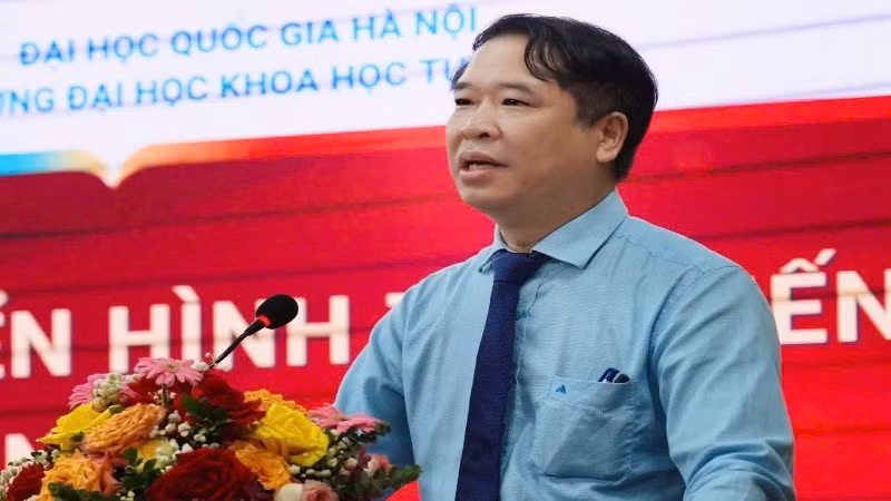 Giáo sư, Tiến sĩ Lê Thanh Sơn, Hiệu trưởng Trường đại học Khoa học Tự nhiên (Đại học Quốc gia Hà Nội).