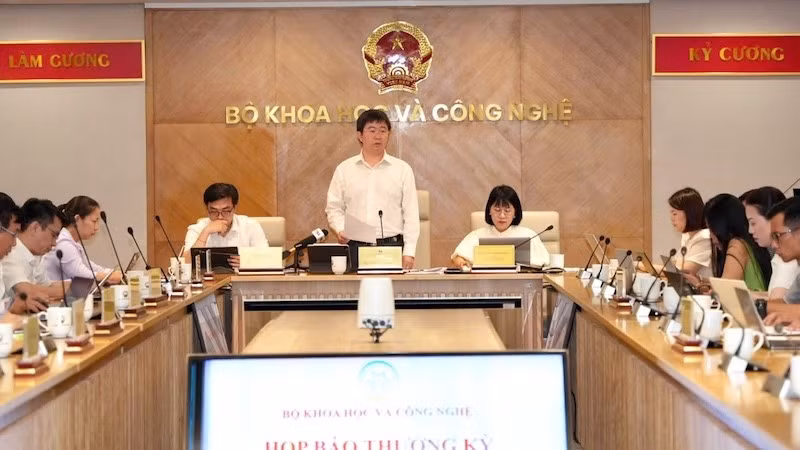 Lãnh đạo Bộ Khoa học và Công nghệ trao đổi với báo chí về kết quả thực hiện Công điện 38/CĐ-TTg tại cuộc họp báo tháng 6/2026.